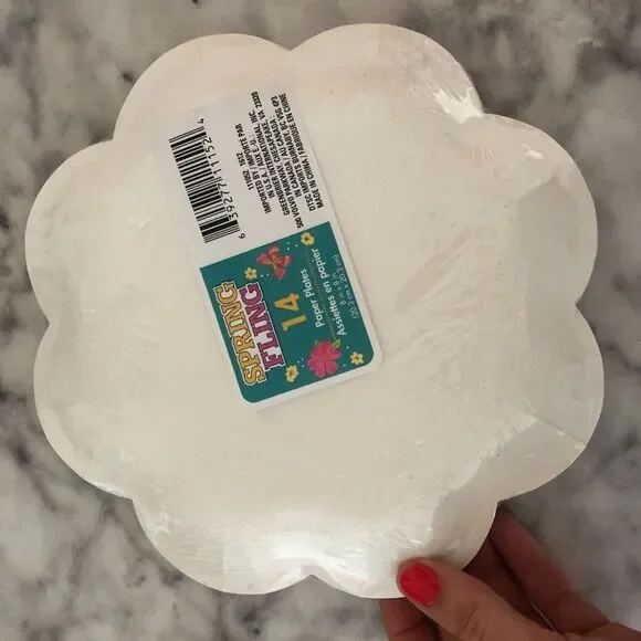 Set of 14 Disposible Flower Pattern Paper Plates - Picture 3 of 5